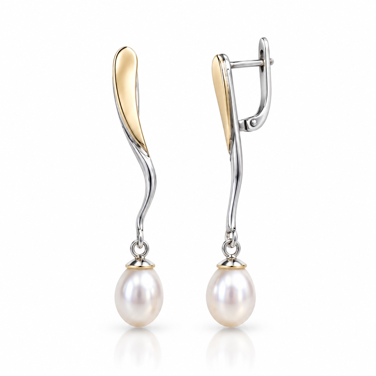 Silberne Drop-Ohrringe mit  Süßwasserperle<br /><span class="OYPEnA font-feature-liga-off font-feature-clig-off font-feature-calt-off text-decoration-none text-strikethrough-none">(925er Sterlingsilber, 9kt Gold & echte Süßwasserperle)</span>