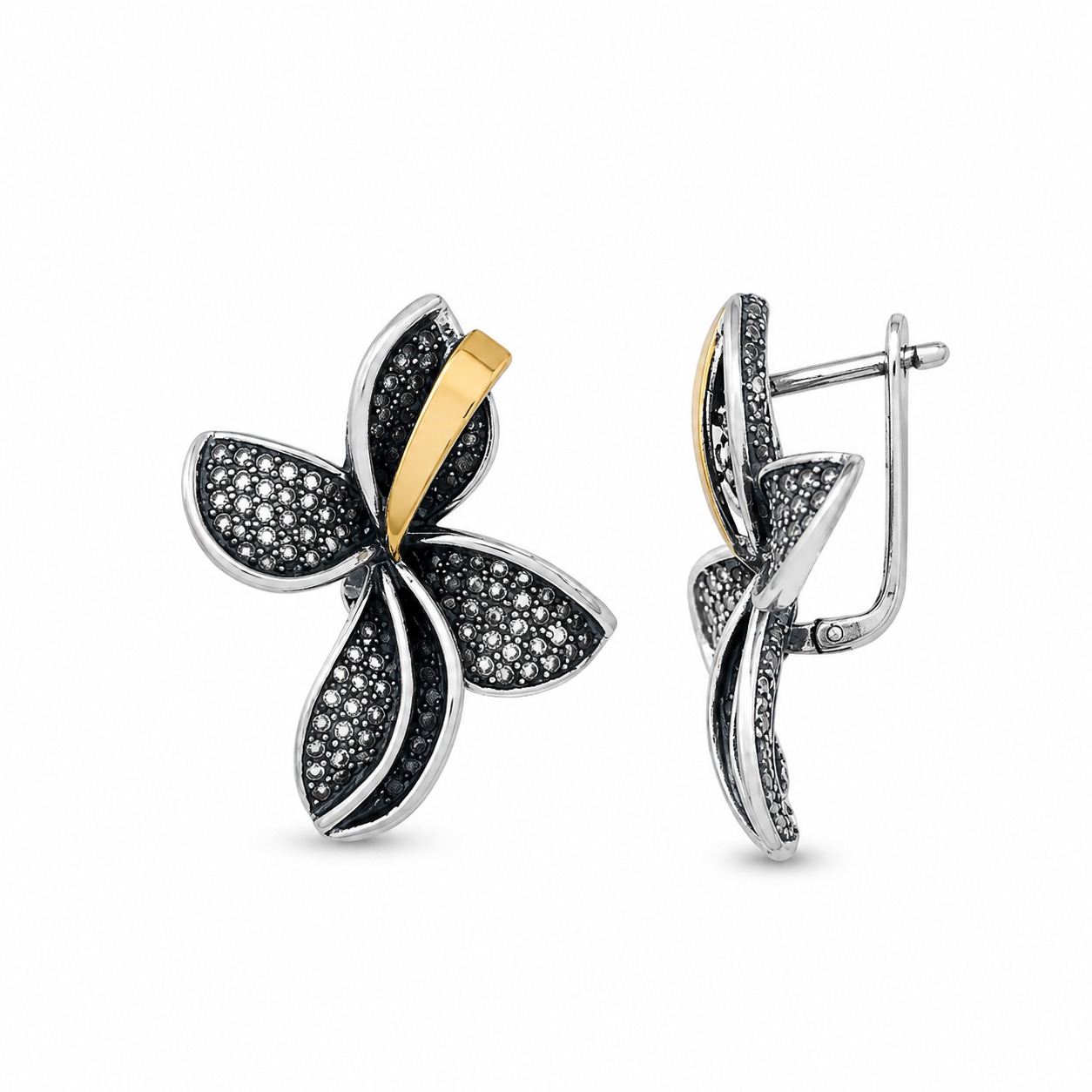 Blütenohrstecker „Silver Blossom“ – Silber & Gold Akzent<br /><h4><span class="OYPEnA font-feature-liga-off font-feature-clig-off font-feature-calt-off text-decoration-none text-strikethrough-none">(925er Sterlingsilber und 9kt Gold )</span></h4>